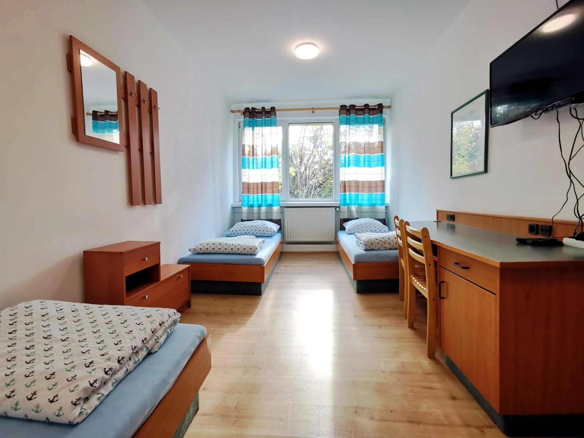 Pokoje 24H Ul. Bagrowa Krakow Bed & Breakfast — Photos 3